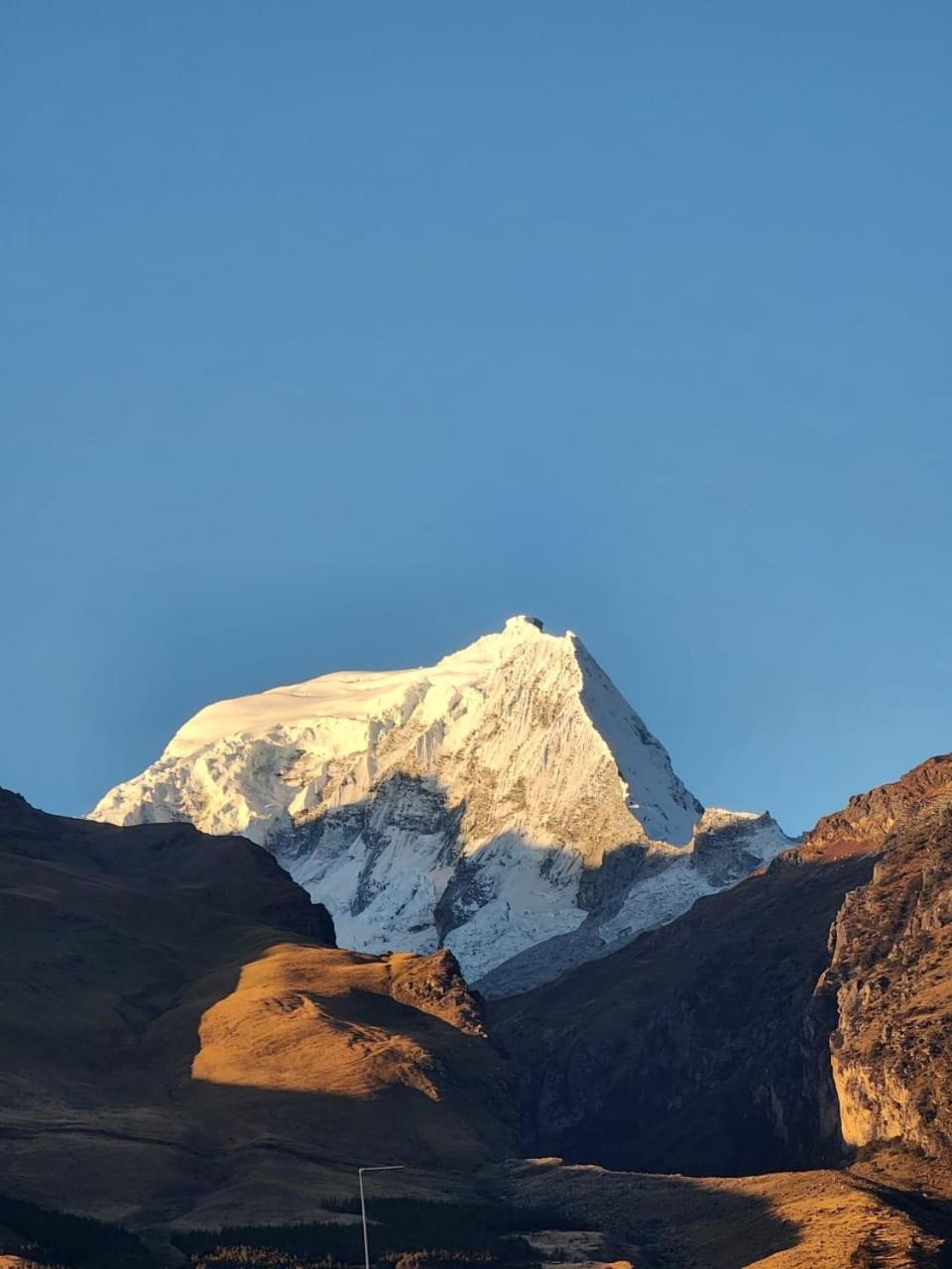 Lhotse Hostel B&B Huaraz  Bagian luar foto