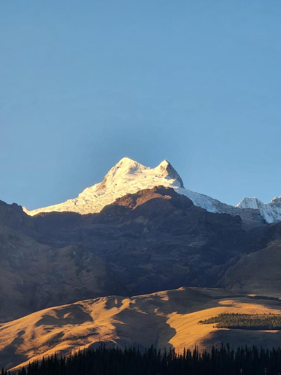 Lhotse Hostel B&B Huaraz  Bagian luar foto