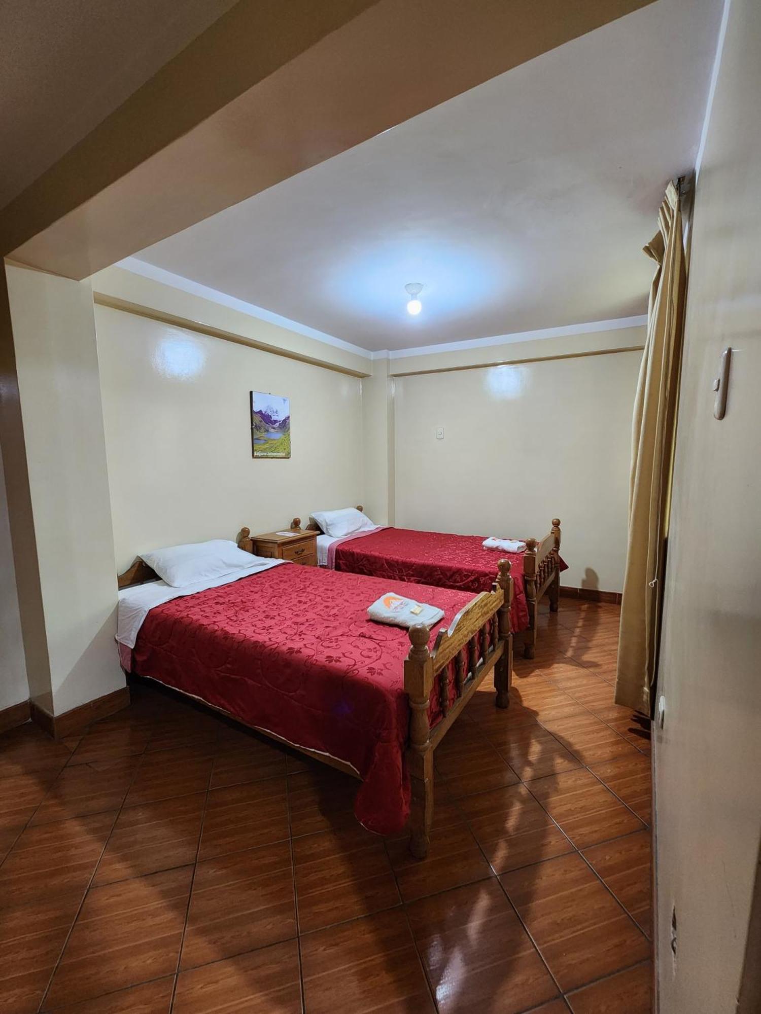 Lhotse Hostel B&B Huaraz  Bagian luar foto